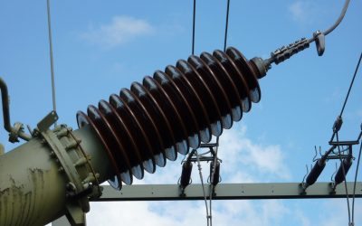 Fort courant électrique : mesures, conséquences et utilisations en industrie et recherche.